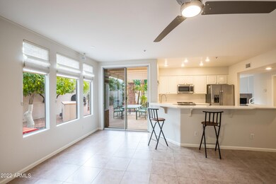 Kitchen w/Breakfast bar