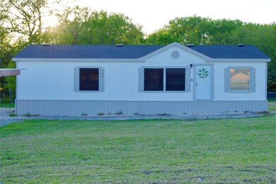 150 Valley Lake Ln, Springtown, TX 76082 - photo 2