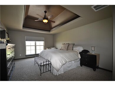 2805 SE 5th St, Moore, OK 73160 - photo 6