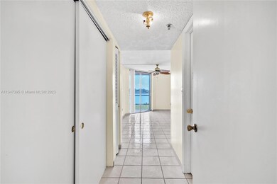 Foyer/ entrance 