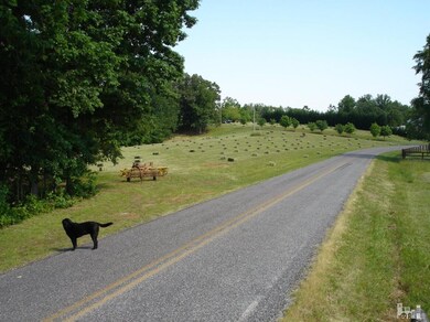 605 Pisgah Ridge Cir, Hiddenite, NC 28636 - photo 2