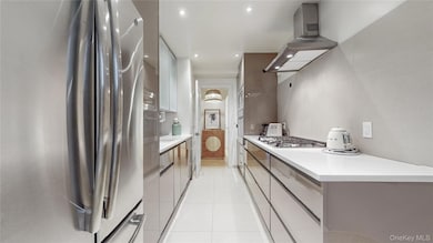 150 Burns St unit 2D, Forest Hills, NY 11375 - photo 4