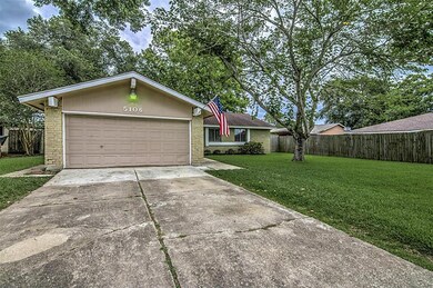 5106 Centennial Ln, Friendswood, TX 77546 - photo 2