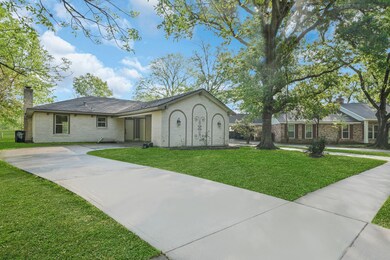 7455 Tall Pines Dr, Houston, TX 77088 - photo 3