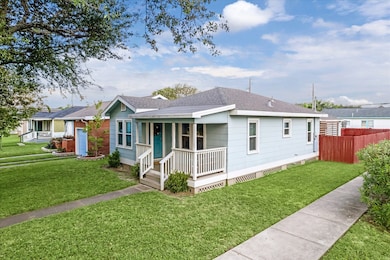 4102 Avenue M 1 2, Galveston, TX 77550 - photo 2
