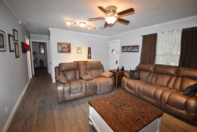 3203 Avenue H, Bay City, TX 77414 - photo 6