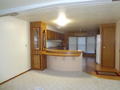 810 N Woodland Dr, Mandan, ND 58554 - photo 4