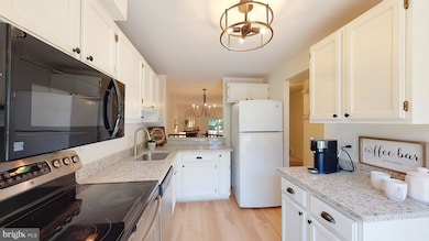 1656 Whisperhill Dr, Reston, VA 20194 - photo 3