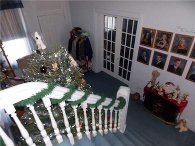 Entry/Foyer.