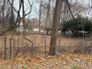 860 Briarwood Ave, Bridgeport, CT 06604 - photo 2