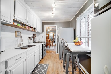 219 N Wiggs St, Griffith, IN 46319 - photo 5