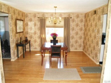 6044 Shepherd Hills Ave, Allentown, PA 18106 - photo 5