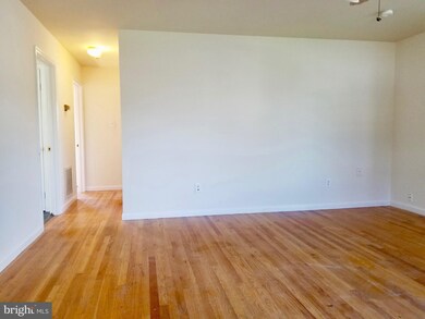 117 W 5th Ave, Ranson, WV 25438 - photo 6