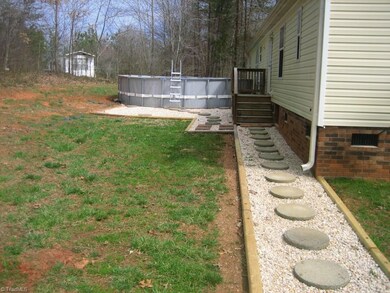 4738 Roundleaf Rd, Ramseur, NC 27316 - photo 3