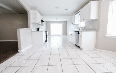 8215 Coastway Ln, Houston, TX 77075 - photo 5