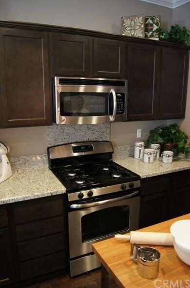 All stainless steel kitchen appliances included! *