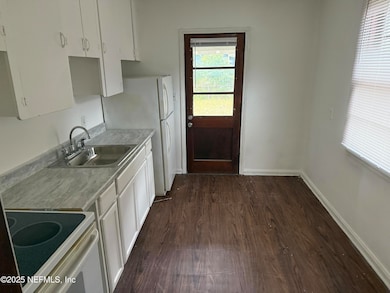 947 Glencarin St, Jacksonville, FL 32208 - photo 3