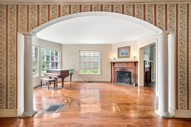 66 Toxteth St, Brookline, MA 02446 - photo 4