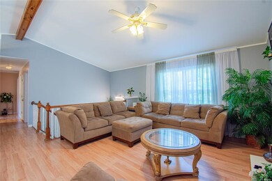 LIVING ROOM - VAULTED CEILING