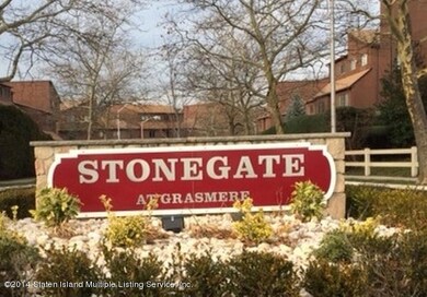 907 W Fingerboard Rd unit 256, Staten Island, NY 10304 - photo 2