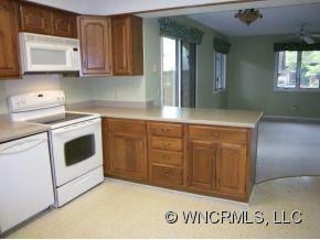 Breakfast Area in Den