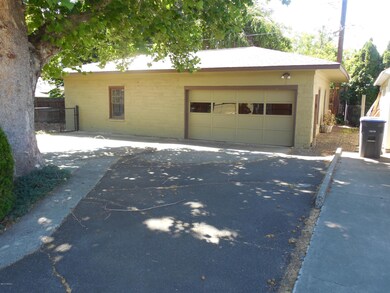 2416 Barge St, Yakima, WA 98902 - photo 3