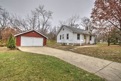 561 N Glendale Ave, Decatur, IL 62521 - photo 2