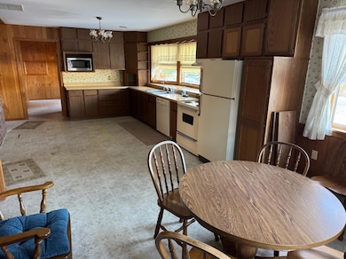 2512 S Sportsman Dr, White Cloud, MI 49349 - photo 5