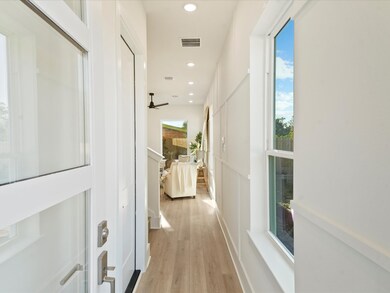 227 Noras Ln unit F, Houston, TX 77022 - photo 4