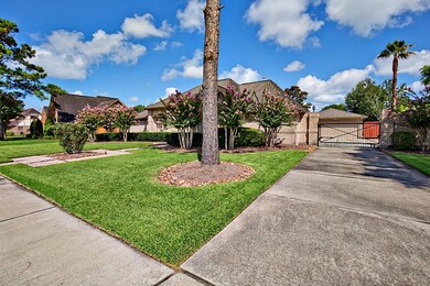 1104 Twin Oaks St, Friendswood, TX 77546 - photo 3