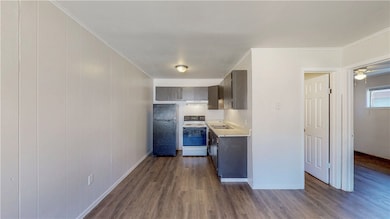 Kitchen with freestanding refrigerator, under cabi