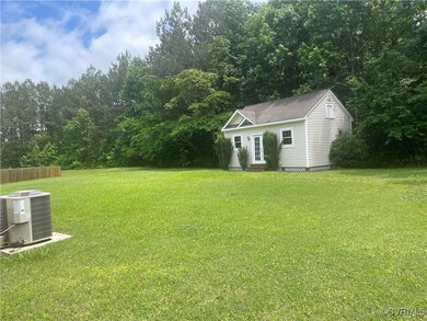 View of grassy yard featuring an outdoor structure