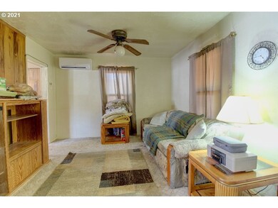 307 W 8th St, the Dalles, OR 97058 - photo 3