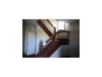 Entry/Foyer.
