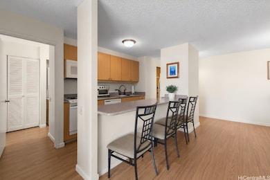 Discovery Bay Center unit 1817, Honolulu, HI 96815 - photo 4