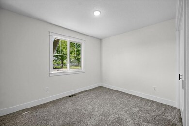 2110 E Walnut St, Des Moines, IA 50317 - photo 5