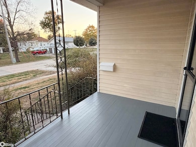 905 E Jefferson Ave, Fairfield, IA 52556 - photo 4