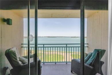 Sliding Door from Living area to your Front Row Seat for the non stop boat parade