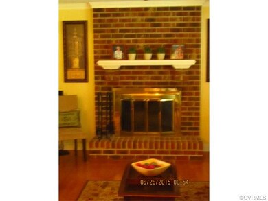 Living Room/Family Room w/ Masonry FP and Hardwood