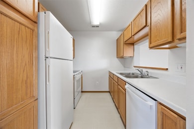 1370 44th St unit E, Marion, IA 52302 - photo 6