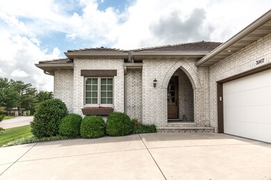 RE_3967 Villa Way-2