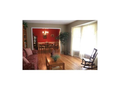 WOW LOOK AT THOSE GORGEOUS HARDWOODS