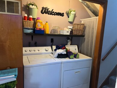 638 N Harrison Ave, Aurora, IL 60506 - photo 5