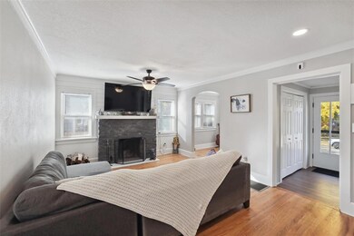 2511 40th St, Des Moines, IA 50310 - photo 5