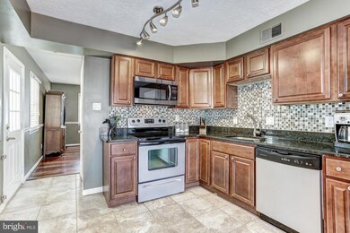 252 Manassas Dr, Manassas Park, VA 20111 - photo 6