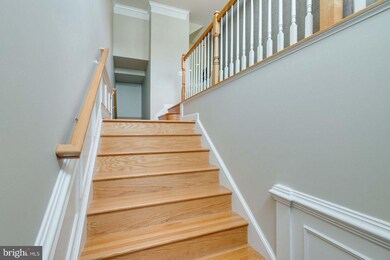 8189 Laurel Crossing Ln, Lorton, VA 22079 - photo 2