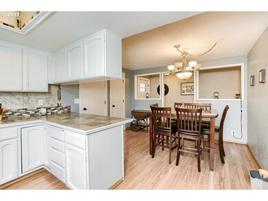 703 Sandra Ln, Central Point, OR 97502 - photo 7