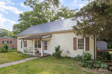 1221 Patterson St, Shelby, NC 28152 - photo 2