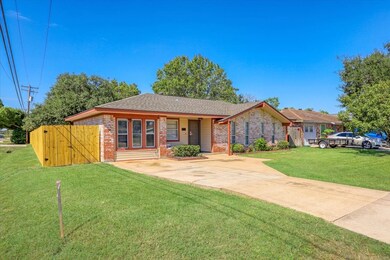 1004 Dyche Ln, Alvin, TX 77511 - photo 2