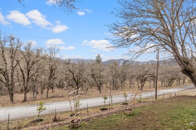 8149 Colonial Way, Central Point, OR 97502 - photo 3